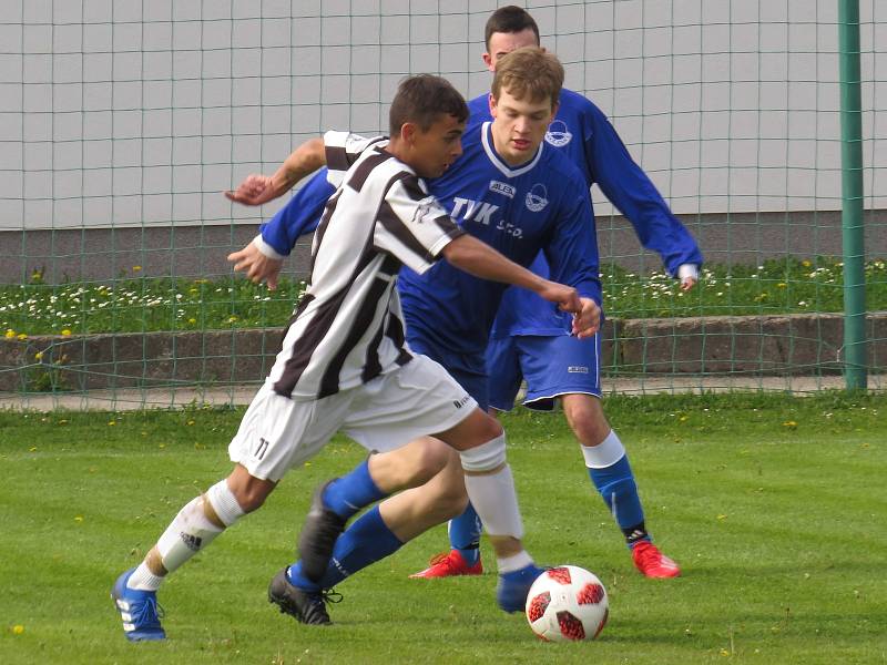 I.A třída dorostu – 16. kolo: Slavoj Hrdějovice (modré dresy) – Spartak Kaplice / Dynamo Vyšší Brod 3:2 (1:2).