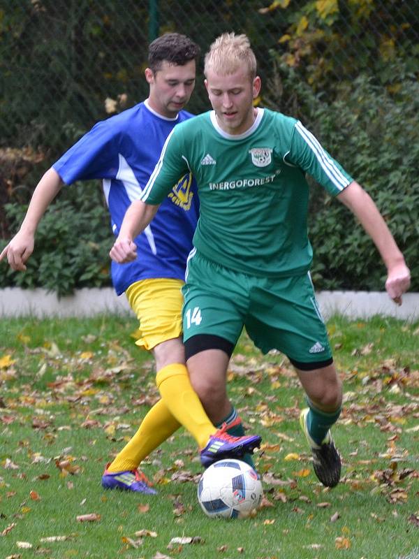 I.B třída (skupina A) - 10. kolo: SK Zlatá Koruna (modré dresy) - FK Nová Ves / Brloh 0:3 (0:1).