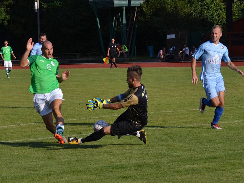 Ondrášovka KP muži – 2. kolo: FK Slavoj Český Krumlov (zelené dresy) – FK Protivín 1:0 (1:0).