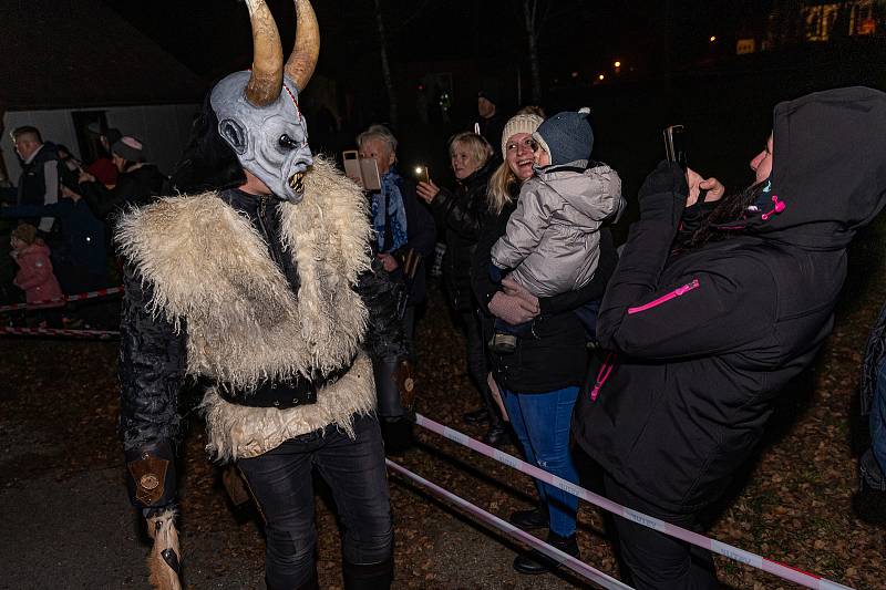 Krampusáci děsili svým zjevem ve Vyšším Brodě.