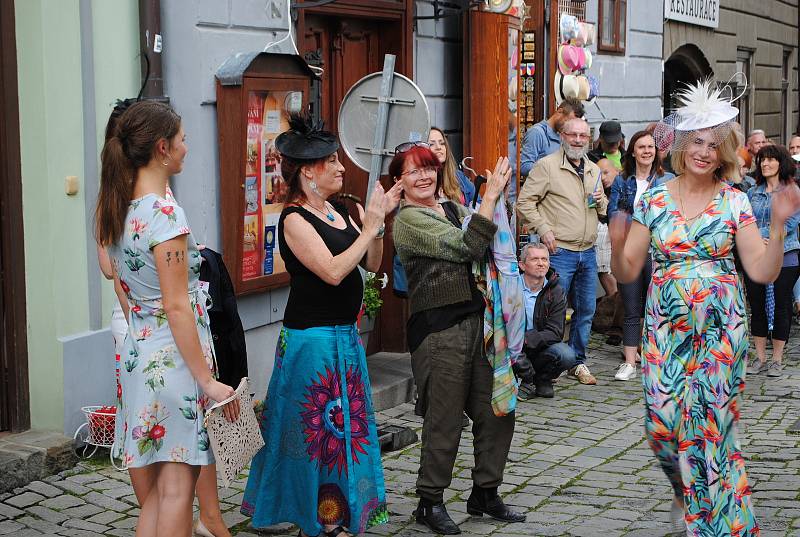 Soukenická žije! Český Krumlov slaví slunovrat.