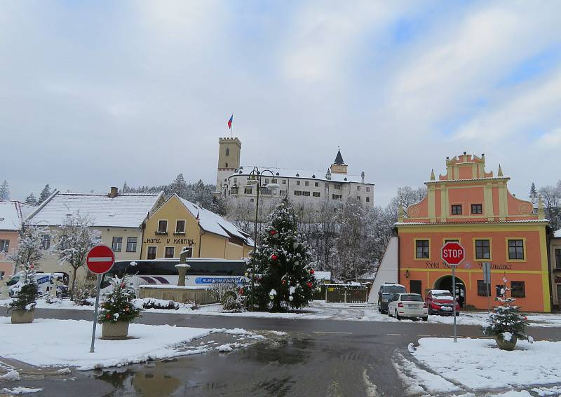 První sněhová nadílka a první adventní neděle v Rožmberku nad Vltavou.