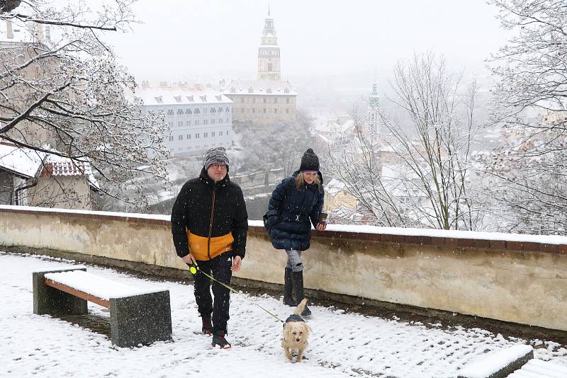 Pohádkově zasněžený Krumlov.