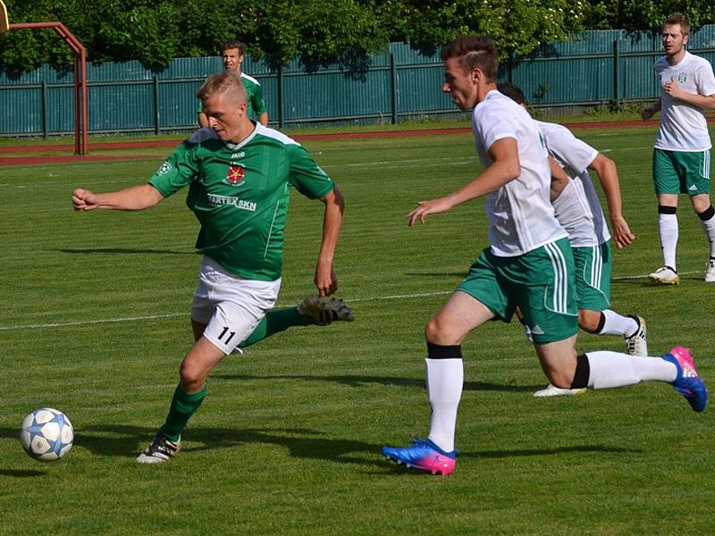 Fortuna divize A - 30. kolo: FK Slavoj Český Krumlov (zelené dresy) - SK Jankov 0:0, na penalty 4:5.