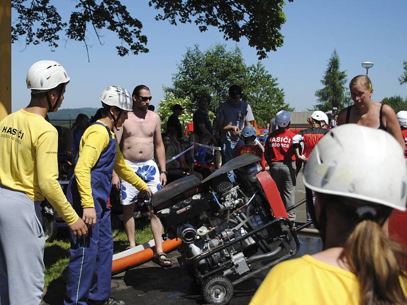 Mladí hasiči z celého okresu soutěžili v disciplíně požární útok.