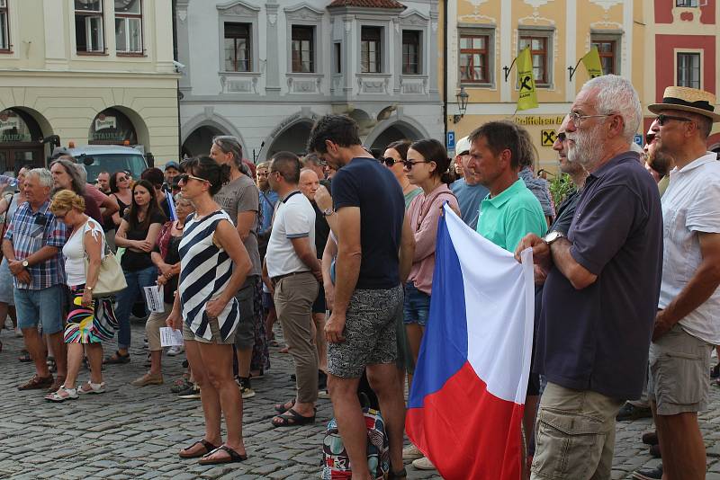 V Českém Krumlově se za nezávislou justici a proti premiérovi demonstrovalo už počtvrté.