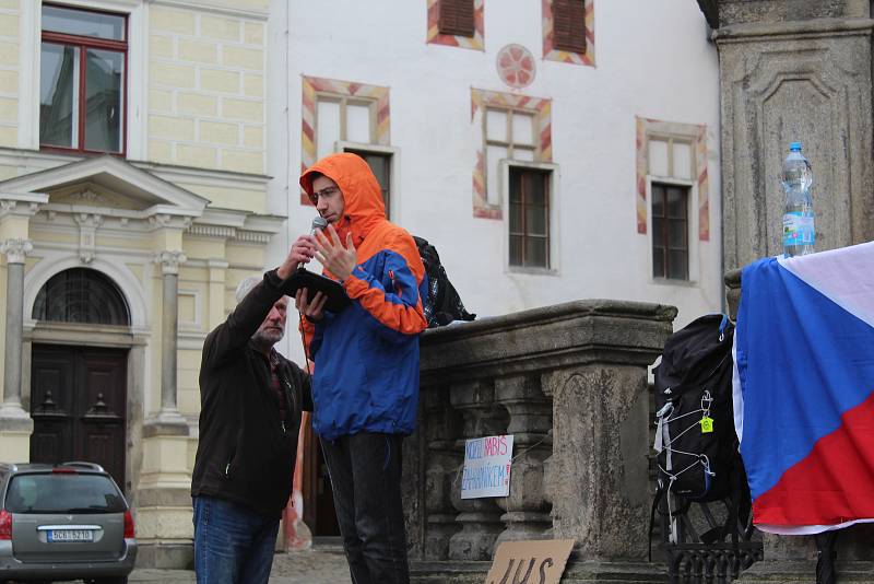 Za nezávislost soudnictví se demonstrovalo i na náměstí Svornosti v Českém Krumlově.