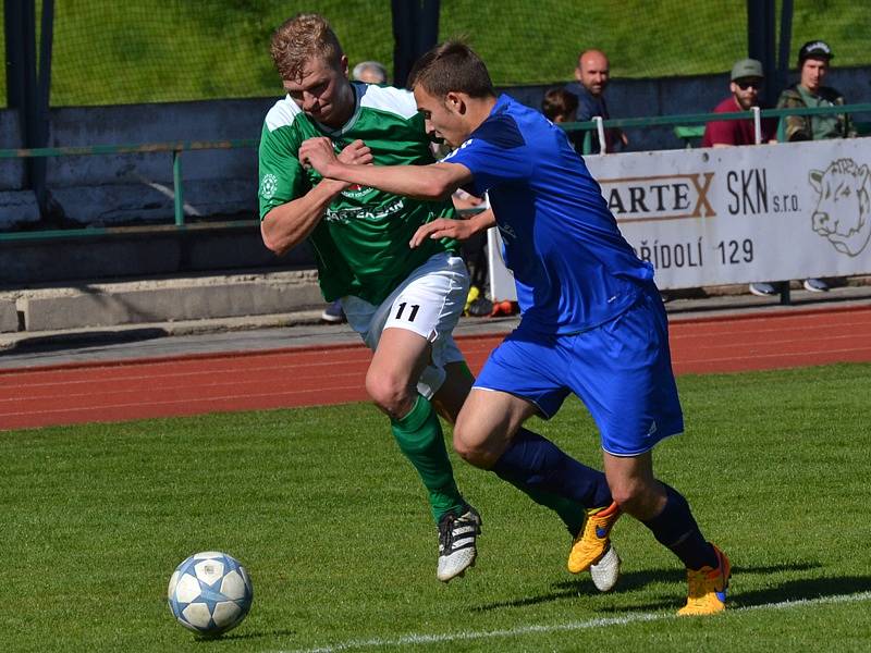 Dohrávka divize A - 23. kolo: FK Slavoj Český Krumlov (zelené dresy) - 1. FC Karlovy Vary 1:1 (1:0), na penalty 5:3.