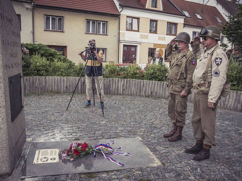 Českokrumlovskem projel konvoj armádních veteránů.