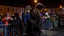 Diváci se během Krampus show v Kaplici náramně bavili.