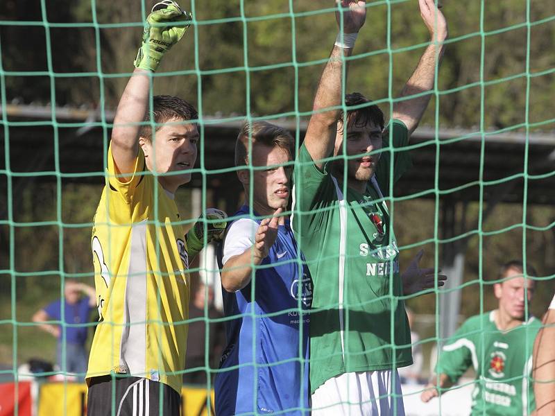 Divize (skupina A) - 11. kolo: Český Krumlov (v zeleném) - Táborsko B 2:2 (1:1), na penalty 4:5.