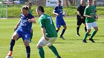 Dohrávka divize A - 23. kolo: FK Slavoj Český Krumlov (zelené dresy) - 1. FC Karlovy Vary 1:1 (1:0), na penalty 5:3.