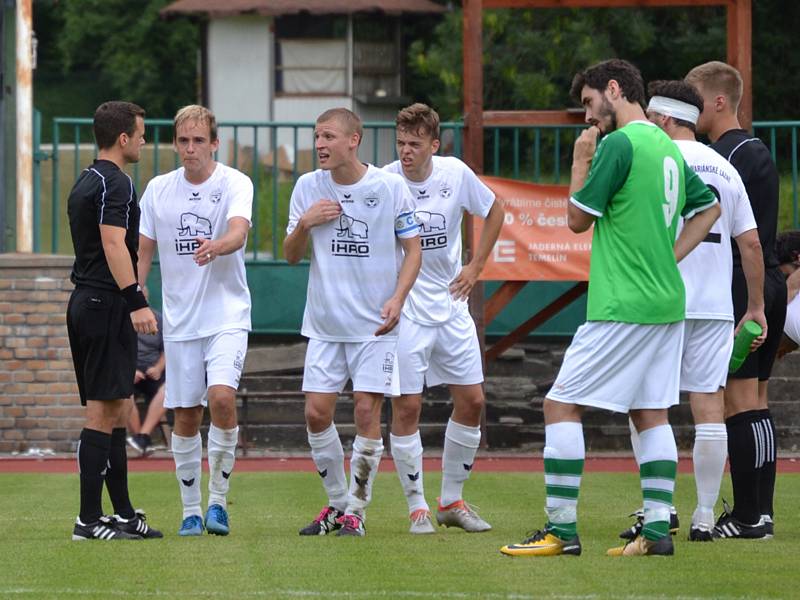 Fortuna Divize A – 29. kolo: FK Slavoj Český Krumlov (zelené dresy) – FC Viktoria Mariánské Lázně 1:1 (0:0) na penalty 4:5.