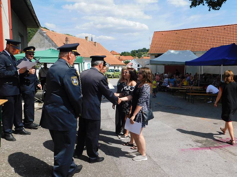 SDH Brloh oslavil u své hasičárny 135 let od svého založení.