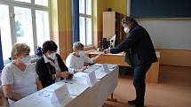 Sněmovní volby 2021 v Českém Krumlově v 7. okrsku, jehož volební místnost v je krumlovské ZŠ T. G. Masaryka.