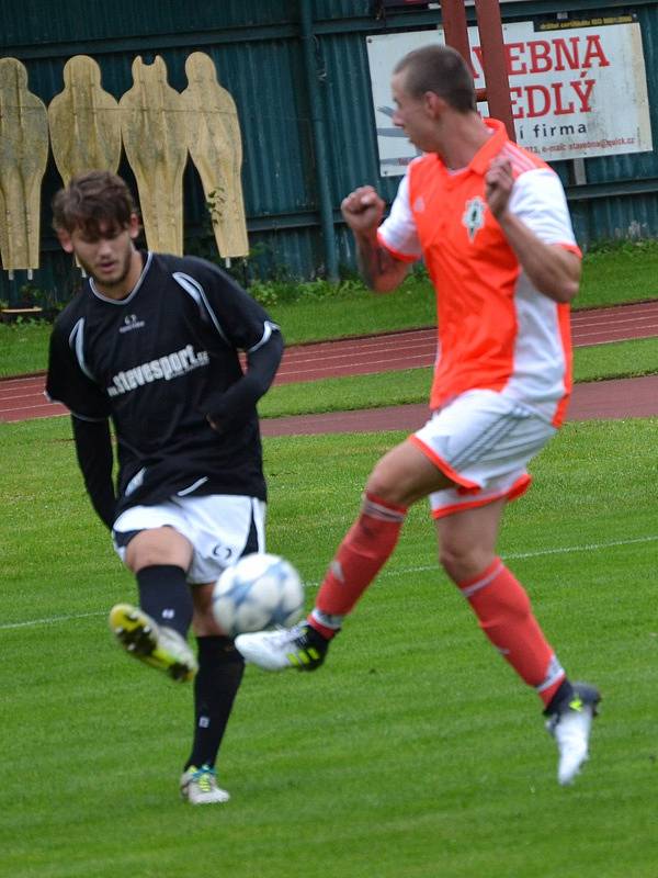 OP muži - 4. kolo: FK Slavoj Český Krumlov B (černé dresy) - FK Dynamo Vyšší Brod 0:10 (0:4).