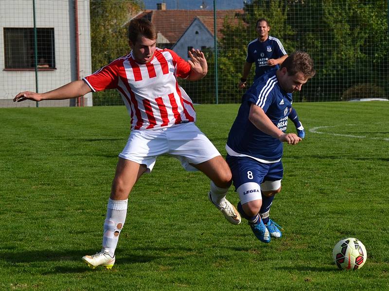 Okresní přebor muži - 6. kolo: FK Dolní Dvořiště (modré dresy) - TJ Smrčina Horní Planá 2:1 (2:1).