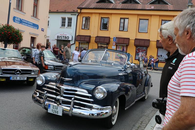 Grand Prix Kaplice otevřel motocyklový kaskadér Martin Krátký který předvedl své mistrovství v sedle Yamahy a MZ.