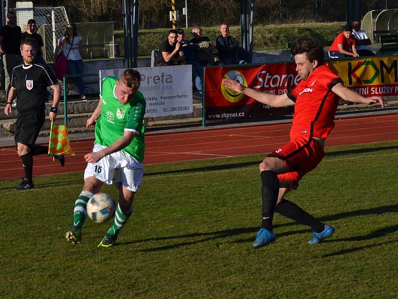 Divize A - dohrávka 16. kola: FK Slavoj Český Krumlov (zelené dresy) - MFK Dobříš 1:1 (0:0) penalty 2:3.