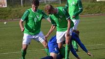 Divize A - 13. kolo: FK Slavoj Český Krumlov (zelené dresy) - FC Slávia Karlovy Vary 0:6 (0:2).