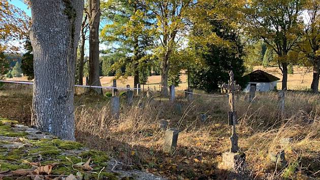 Hřbitov v Pohoří na Šumavě, kde bylo nalezeno tělo ženy.