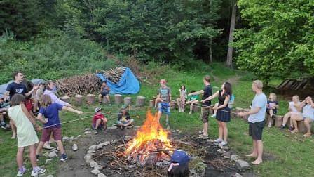 Děti si letní tábor u Čeřína nedaleko Zátoně užily. Tématem byl kouzelnický svět Harryho Pottera