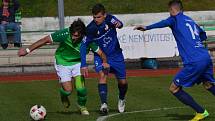 Divize A - 13. kolo: FK Slavoj Český Krumlov (zelené dresy) - FC Slávia Karlovy Vary 0:6 (0:2).