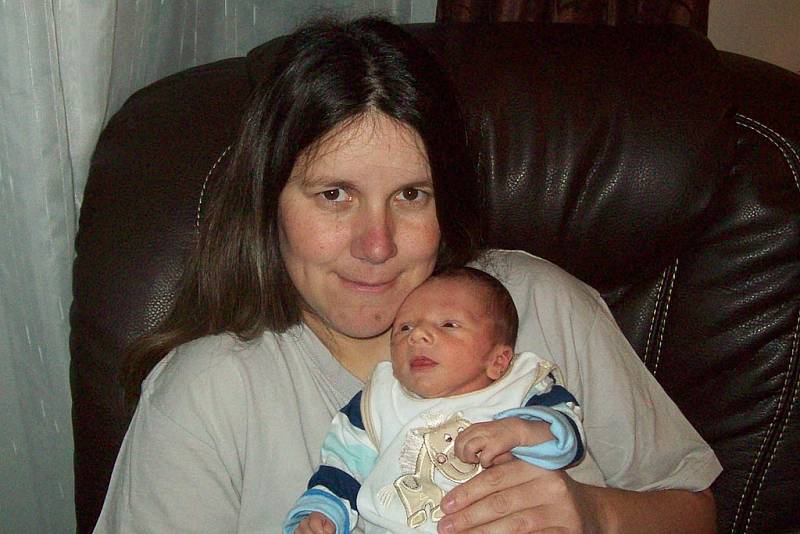 Vojta Hron se narodil 3. ledna 2016 v 15:45, měřil 46 centimetrů a vážil 2500 gramů. Jeho rodiči jsou Lenka Brauerová a Radek Hron z Malont.