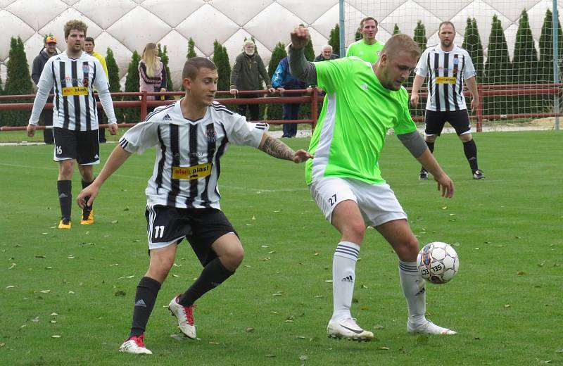 FK Sp. Kaplice B - Hr. Malonty 4:1 (1:0). Filip Lang x Ondřej Zdobnický.