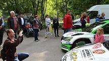 Sedmačtyřicátý ročník Rallye Český Krumlov byl v pátek odpoledne zahájen v Jelence.