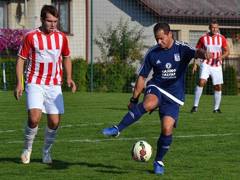 Okresní přebor muži - 6. kolo: FK Dolní Dvořiště (modré dresy) - TJ Smrčina Horní Planá 2:1 (2:1).