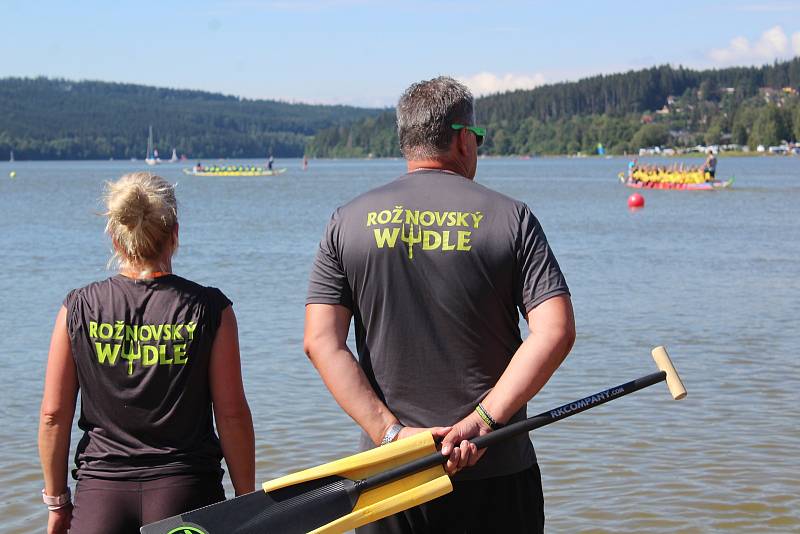 Lipno Sport Fest 2020 vyvrcholil závodem dračích lodí.