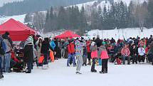 Na začátku března 2018 zamrzlé Lipno zavalily davy bruslařů.