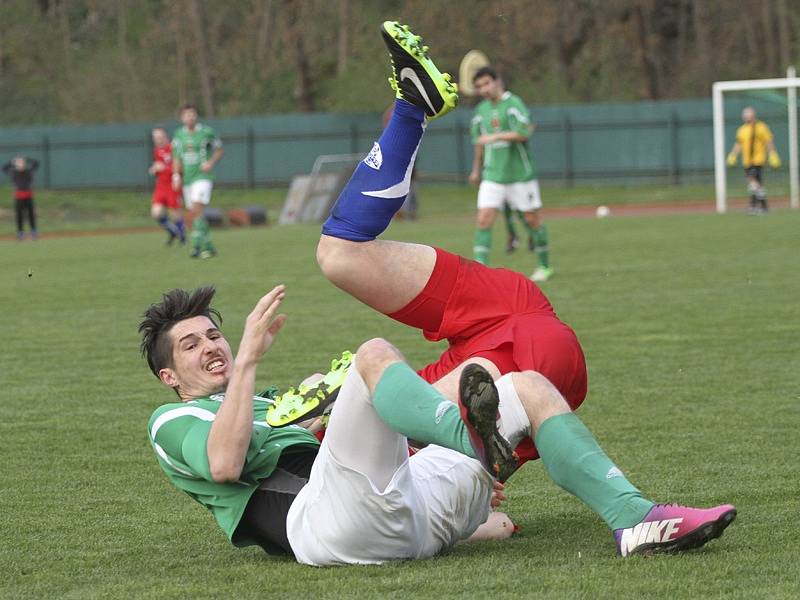 Česká divize (skupina A) - 21. kolo: FK Slavoj Č. Krumlov (v zeleném) - Zličín 1:1 (1:0).