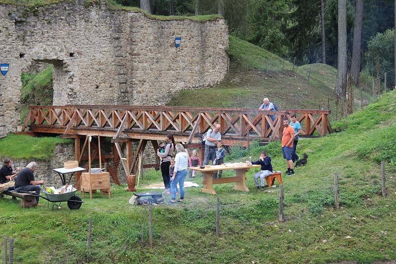 Dožínkovou slavnost si v sobotu užili návštěvníci hradní zříceniny v Pořešíně u Kaplice.