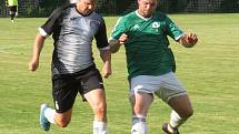 Fotbalisté Vyššího Brodu (v zelených dresech) utrpěli doma v úvodním kole okresního přeboru mužů debakl 2:13 s kaplickým béčkem. Foto: Libor Granec