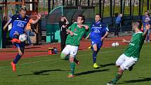 Dohrávka divize A - 23. kolo: FK Slavoj Český Krumlov (zelené dresy) - 1. FC Karlovy Vary 1:1 (1:0), na penalty 5:3.