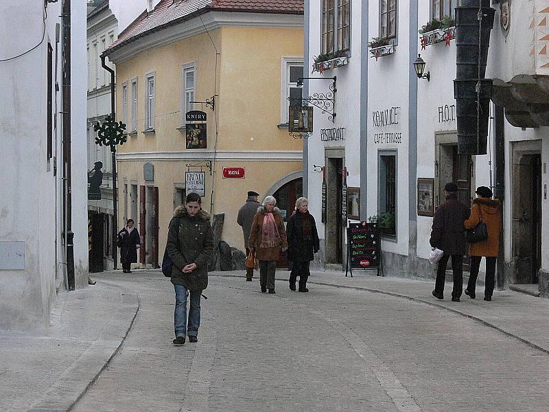 Plný provoz se do Horní ulice vrátí až za týden, ale vychutnat si procházku v centru Českého Krumlova je možné už nyní.