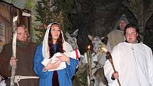 Tradiční hornoplánský živý betlém se konal v pošumavském městečku v předvečer Štědrého dne už počtrnácté.