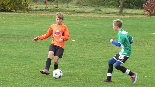 Oblastní I.A třída mladších žáků (skupina A) - 7. kolo: FK Spartak Kaplice (oranžové dresy) - SK Dobrá Voda B / Jiskra Třeboň B 7:0 (2:0),