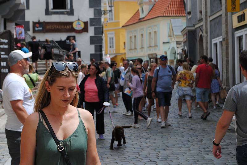 Český Krumlov o prodlouženém červencovém víkendu.