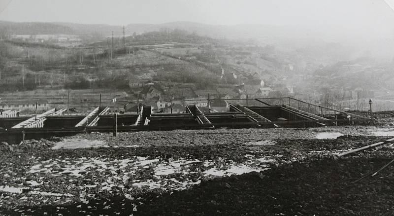 Český Krumlov v 70. letech 20. století. Začátek výstavby sídliště Plešivec II.