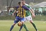 Česká divize (skupina A) - 19. kolo: FK Slavoj Č. Krumlov (v zeleném) - Senco Doubravka 1:1 (1:1), na penalty 1:3.