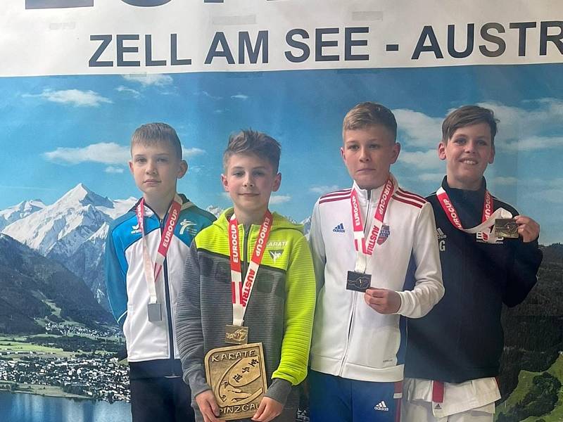 Karatisté z SK Karate Český Krumlov přivezli z evropského poháru spoustu medailí.