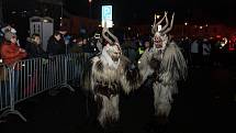 Diváci se během Krampus show v Kaplici náramně bavili.