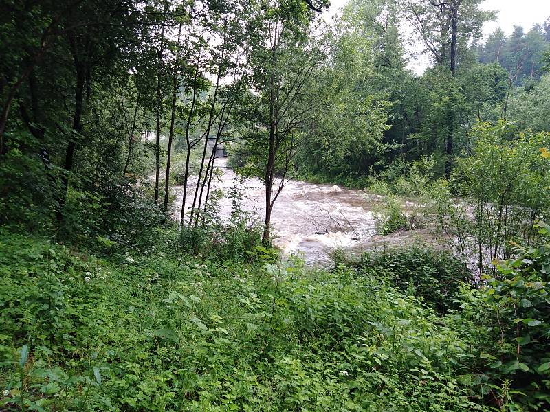 Malše a Černá v červnu 2020  vystoupaly na druhý povodňový stupeň, velké škody ale nenapáchaly. Na snímku Malše v Kaplici.