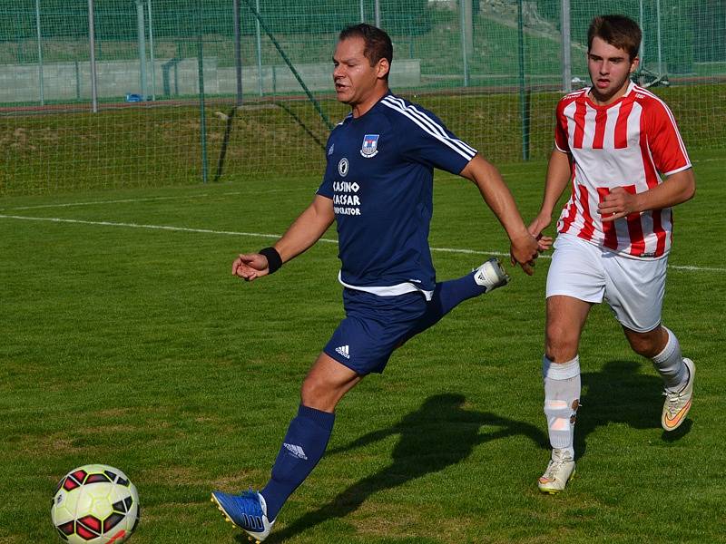 Okresní přebor muži - 6. kolo: FK Dolní Dvořiště (modré dresy) - TJ Smrčina Horní Planá 2:1 (2:1).