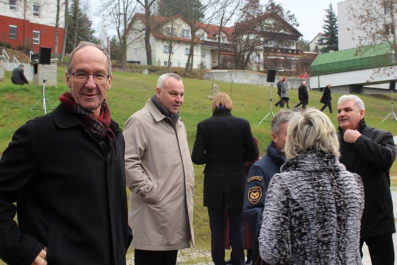 Starosta Českého Krumlova Dalibor Carda (vlevo), starosta Kaplice Pavel Talíř a starosta Větřní Antonín Krák.