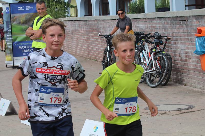 Lipno Sport Fest 2019 v sobotu zahájil půlmaraton v rámci Mizuno Trail Running Cupu 2019.