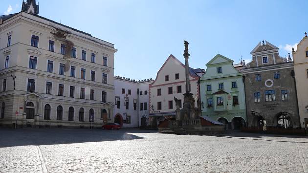 Vylidněný Český Krumlov po zavedení nových vládních opatření spojených s uzávěrou okresů.